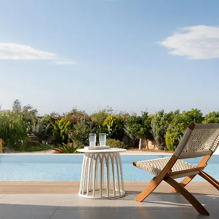 Alba Bianca Villa, Family Retreat With Heated Pool By Thinkvilla וילה